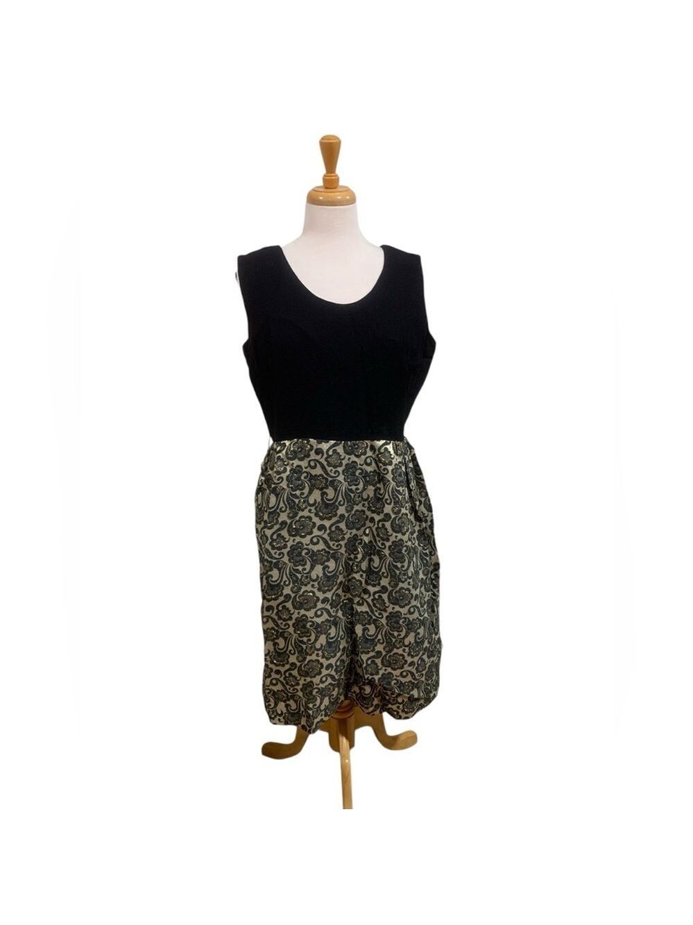Vntg 60’s sleeveless black and gold brocade dress size L